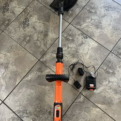 BLACK+DECKER LSTE525 20V MAX Lithium Feed String Trimmer/Edger Battery &  charger. Comes with battery and charger and fully functional. There are  come for Sale in Wesley Chapel, FL - OfferUp