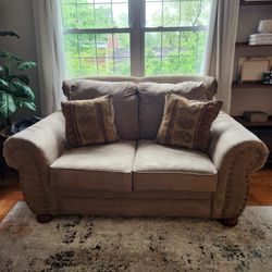 Loveseat Traditional