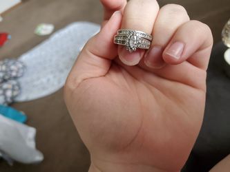 Engagement ring with wedding band