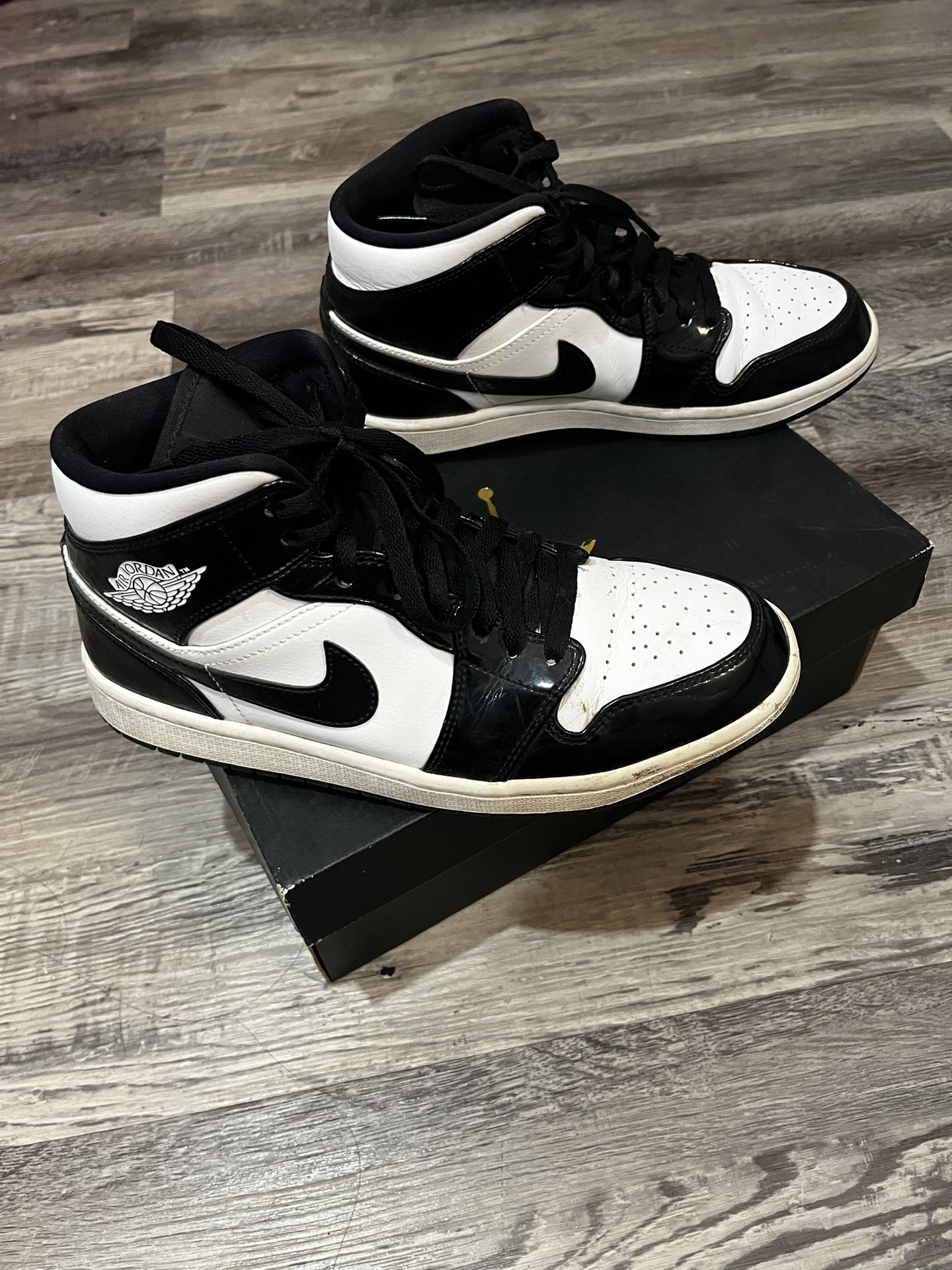 AIR JORDAN 1 MID