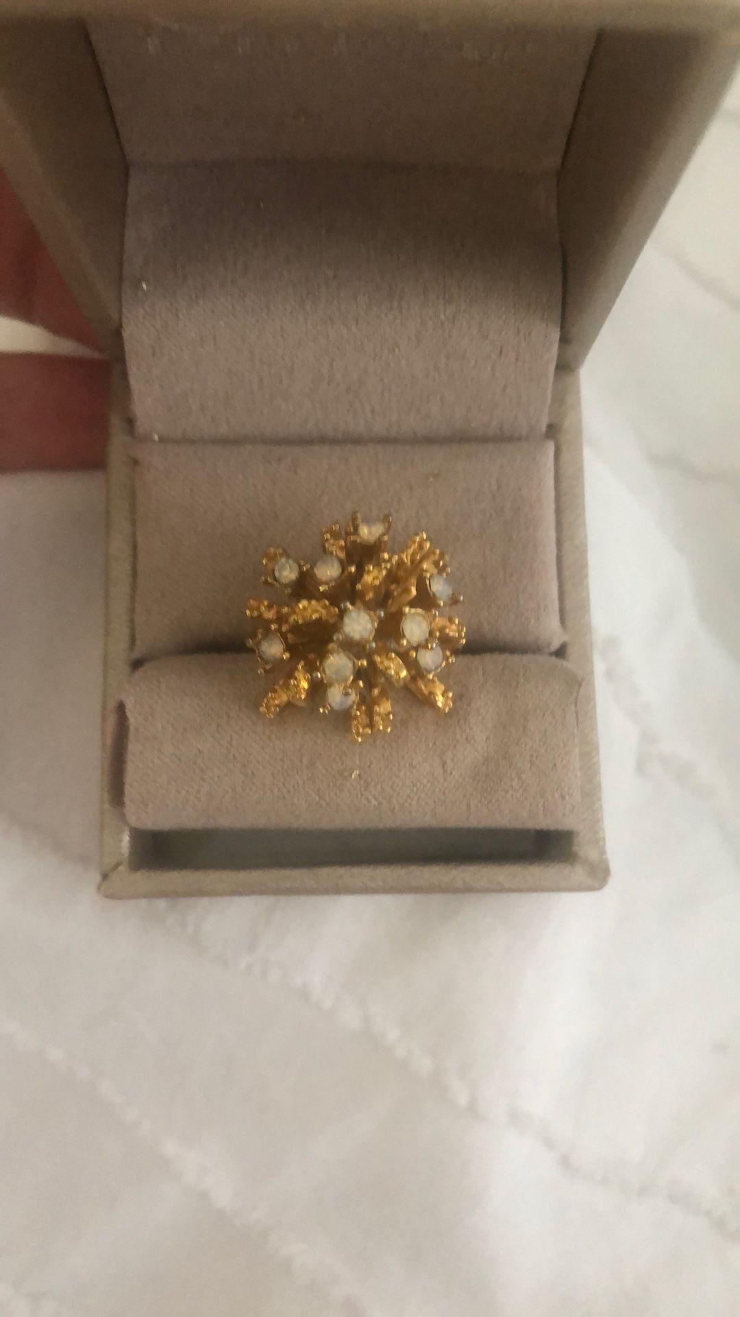 Beautiful Italian Gold And Diamonds Ring
