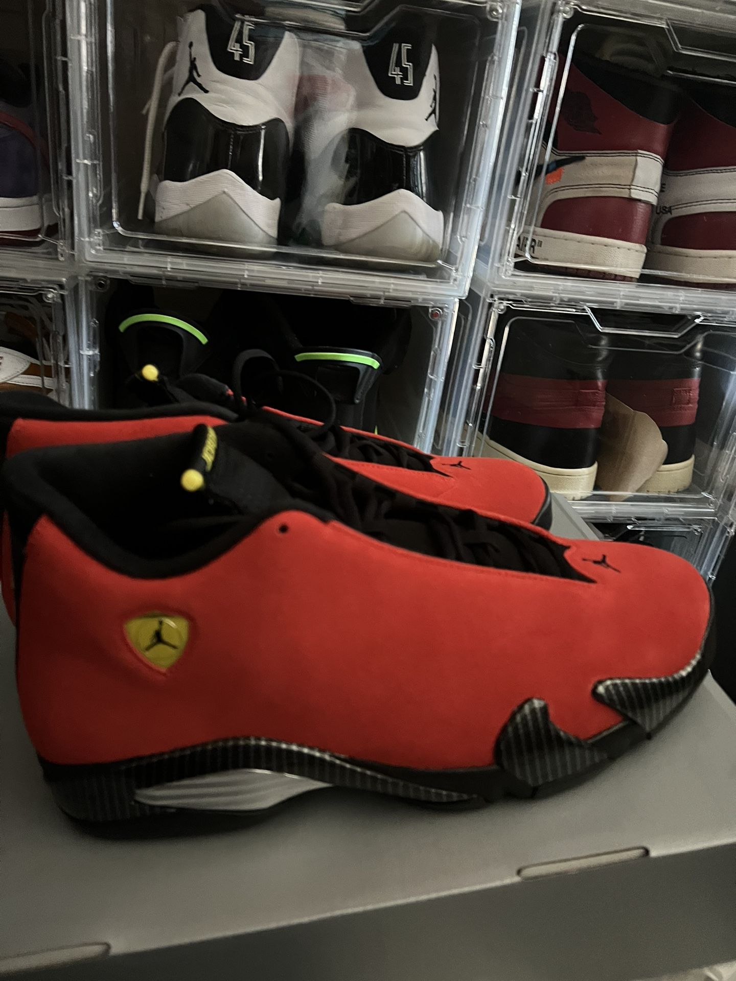 Jordan 14. Ferrari 