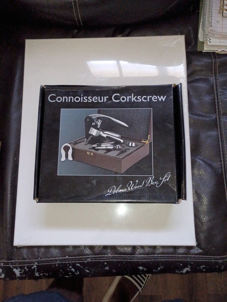 Connoisseur Corkscrew Deluxe Wood Box Set