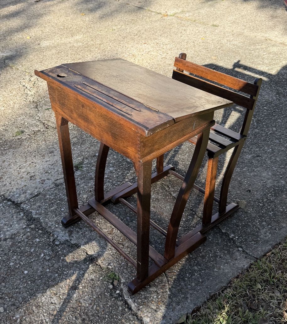 1950's VINTAGE WOODEN FOLDING SCHOOL DESK W/CHAIR