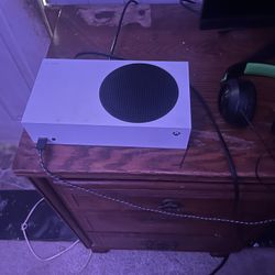 Xbox Series S With Head Set And Controller 