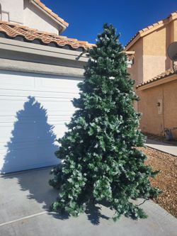 9ft Christmas Tree With Light Asking 120 Or Best Offer