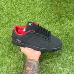 Supreme x Nike Dunk Low SB 'Black’