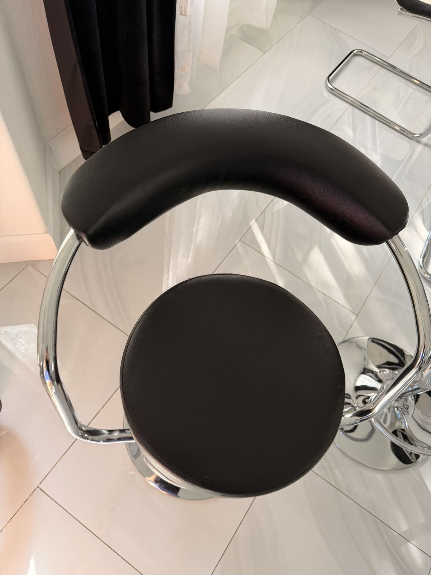 Set of 3 Bar Stools – Black & Chrome