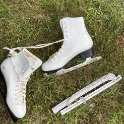 CCM Women’s Ice Skates W/Bladeguard 