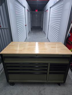 Husky tool box