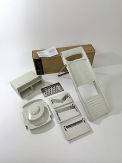 Pampered Chef 1087 mandoline slicer grater and attachments