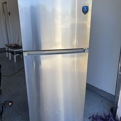 refrigerator 
