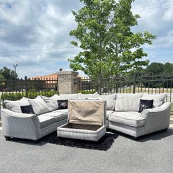 Free Delivery 🚚 Cream Velvet Soft Sectional Couch