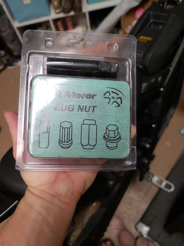 New Chrome Lug nut Lock Set, M14x2