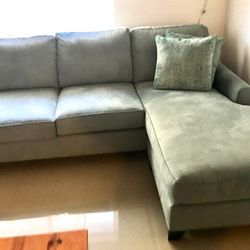 Sofá With Chaise (no Storage) With 2 Decorative Pillows 