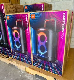 🔥 JBL PartyBox 520 NUEVA EN CAJA SELLADA 🔥 Lleva la fiesta a otro nivel con la nueva PartyBox 520. Sonido JBL Pro potente con bajos profundos que se