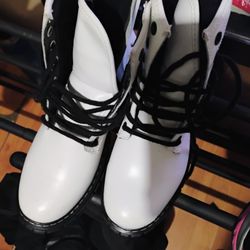 White Zip Up Boots. New  15$