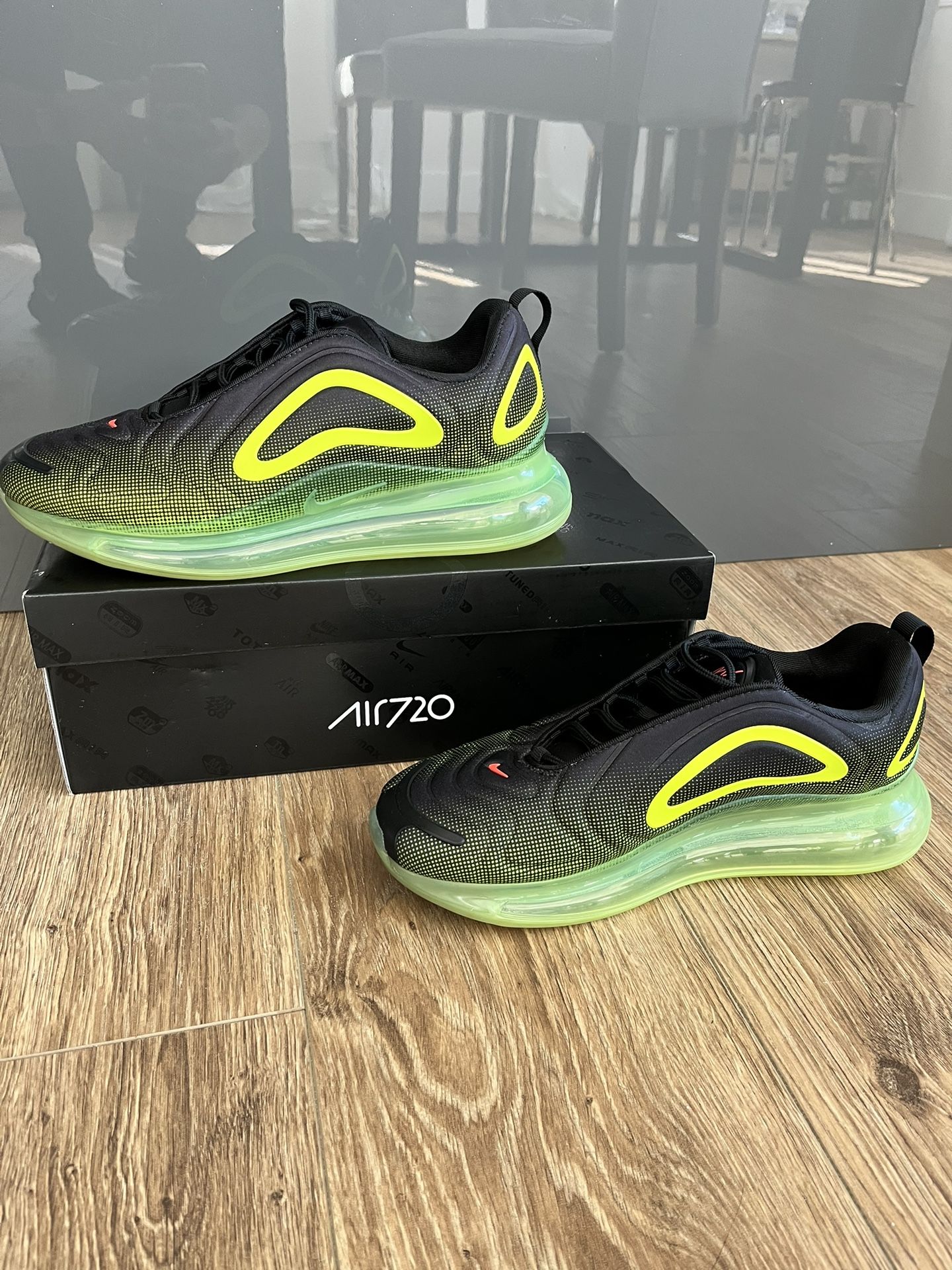 Nike Air Max 720 Mens Running Shoes Black Crimson Volt Neon A02924