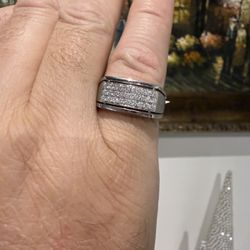 18K White Gold Natural Diamonds Men’s Ring With Very Nice Design 