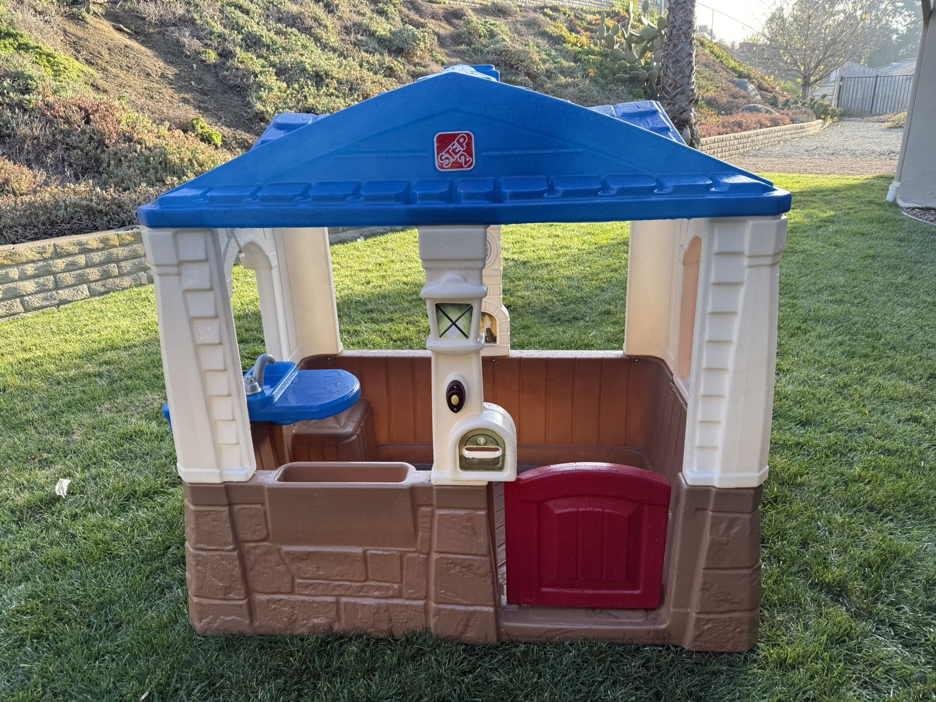 Step2 Neat & Tidy Cottage Playhouse