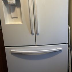 Samsung White  Refrigerator RF 27T5201