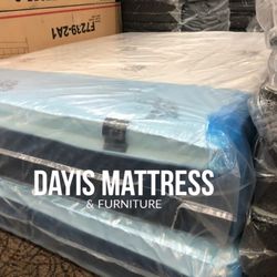 King Size Mattress Pillow Top And Box Spring 💤