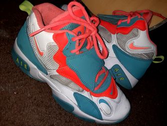 Nikes size 7y