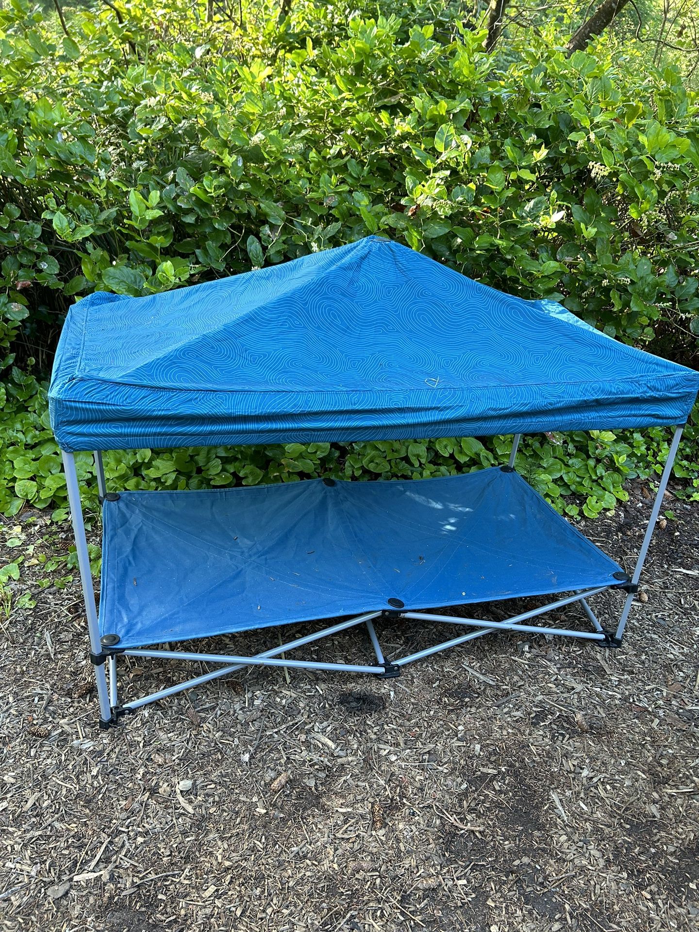 Arcadia Trail Elevated Canopy Cot with Water-Resistant Roll-Down Sunshade