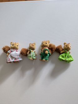 Calico Critters Hazelnut Chipmunk Family