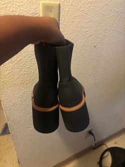 Boots size 9