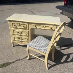 Stanley French Provincial 4 drawer desk/chair