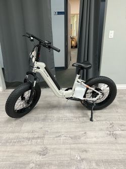 BRAND NEW E-BIKE 20" X 4" Fat Tire Foldable Commuter electric bicycle