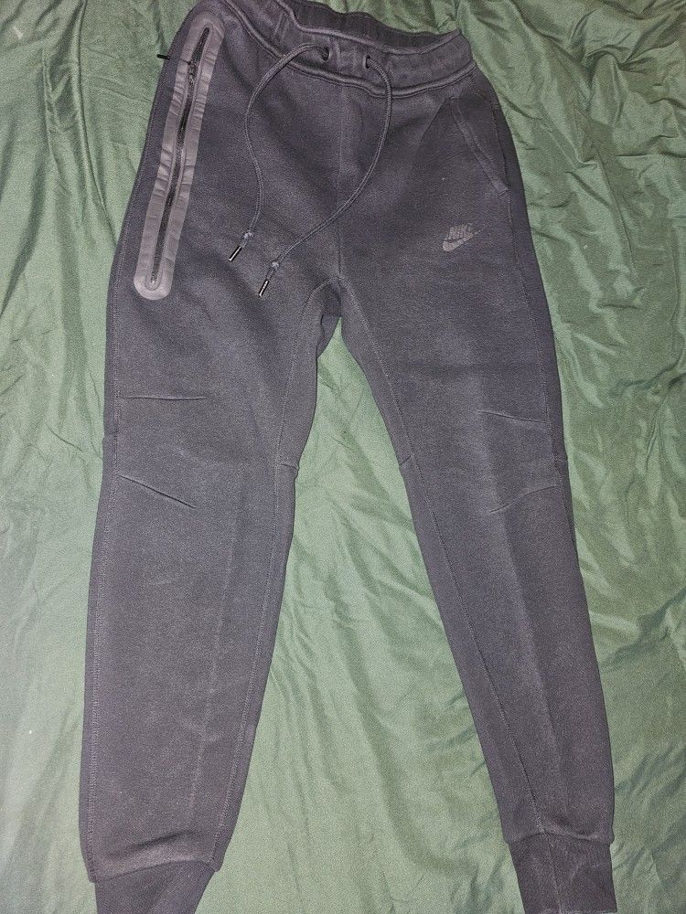 Nike Tech Pants XS