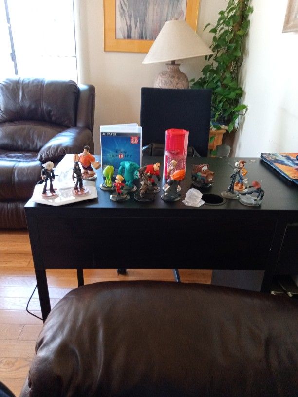 Disney Infinity 2.0 Game With Toys In Bag