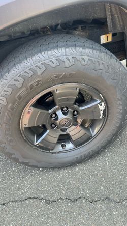 2013 Toyota TACOMA wheels and tires 265/70/r17