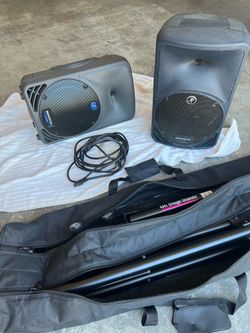 Mackie PA Speakers with Stands