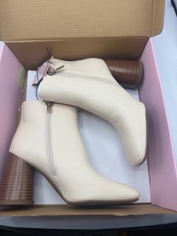 Women Boots Size 7
