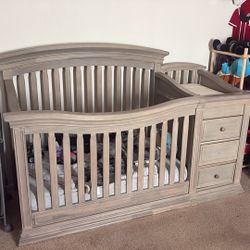 2in1 Crib and Changing Table With Mattress 