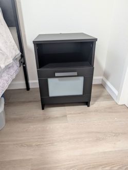 Set of nightstands