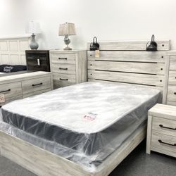 New 5 Piece Queen Bedroom 