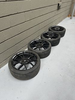 Ford Focus RS Wheels and Tires