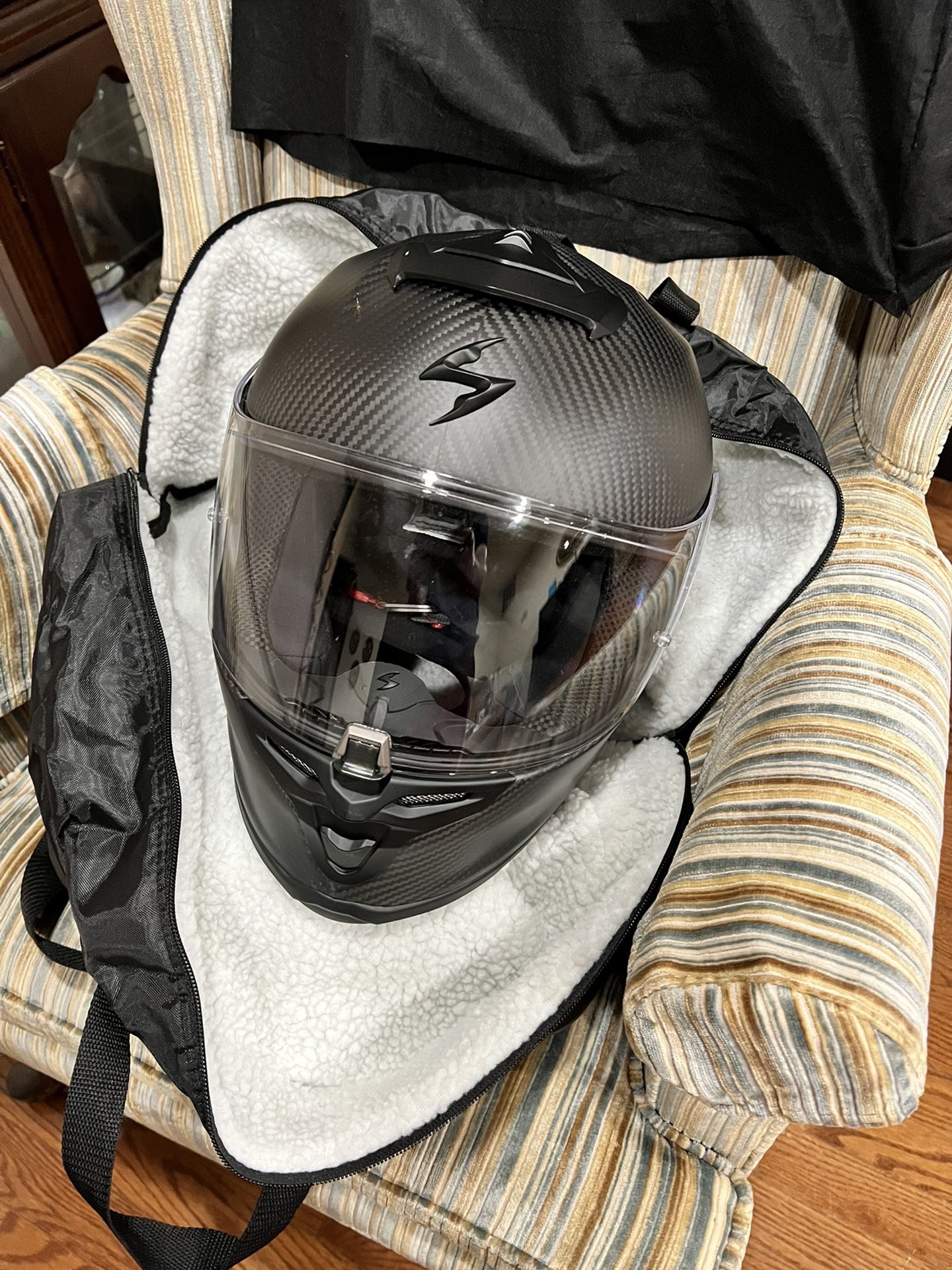 Beautiful new Scorpion motorcycle Helmet , Gloves & Bag!