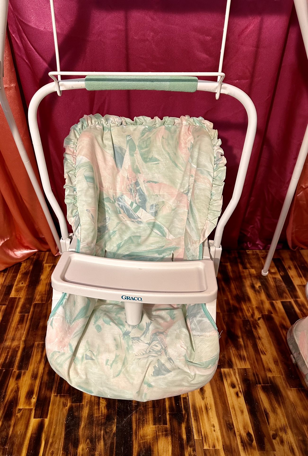 Vintage 90s Cradle/carrier Swing