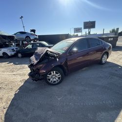 2010  nissan altima   for parts only       !!!!