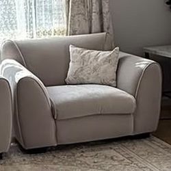 Barely Used Sofa & Loveseat Set – Excellent Condition