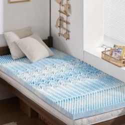 College Dorm Mattress Topper, Comfortable And Ventilated Twin XL/2 Inch For UC Dorm NEW!