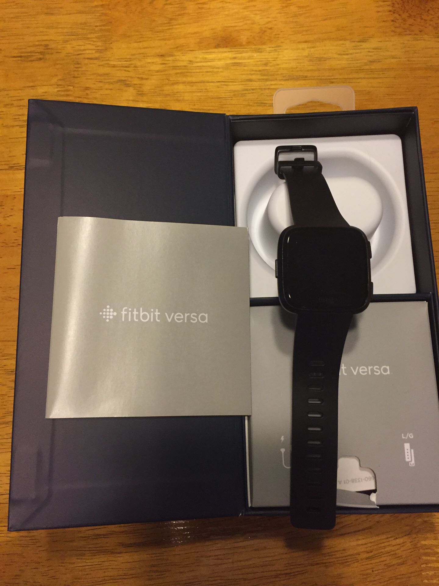 Fitbit versa black two Bands large and small