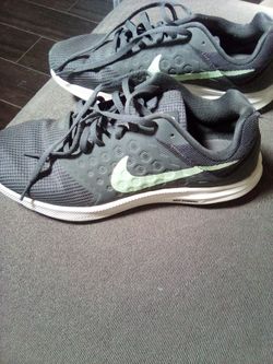 Nike running shoes womens 8