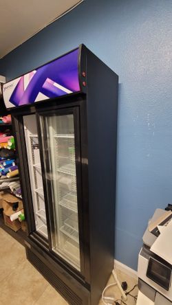Commercial refrigerator