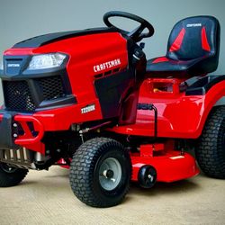 Brand new CRAFTSMAN T2200K Turn Tight 42-in 20 -HP Kohler V-twin Gas Lawn tractor